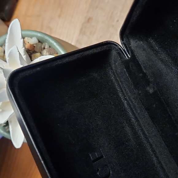 Versace hard sided glasses case - Picture 6 of 12